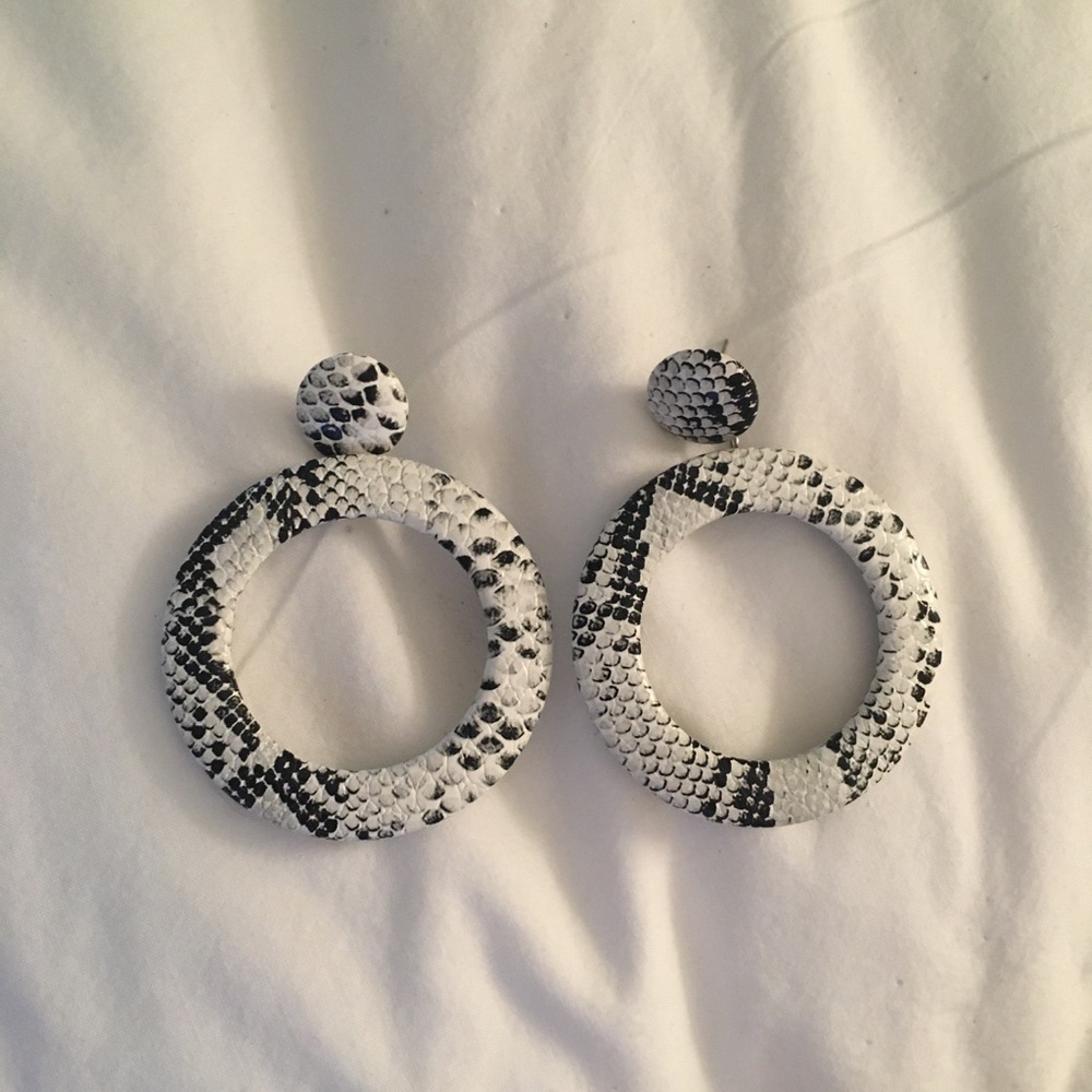 Monkee’s Snakeskin Drop Hoops NWOT